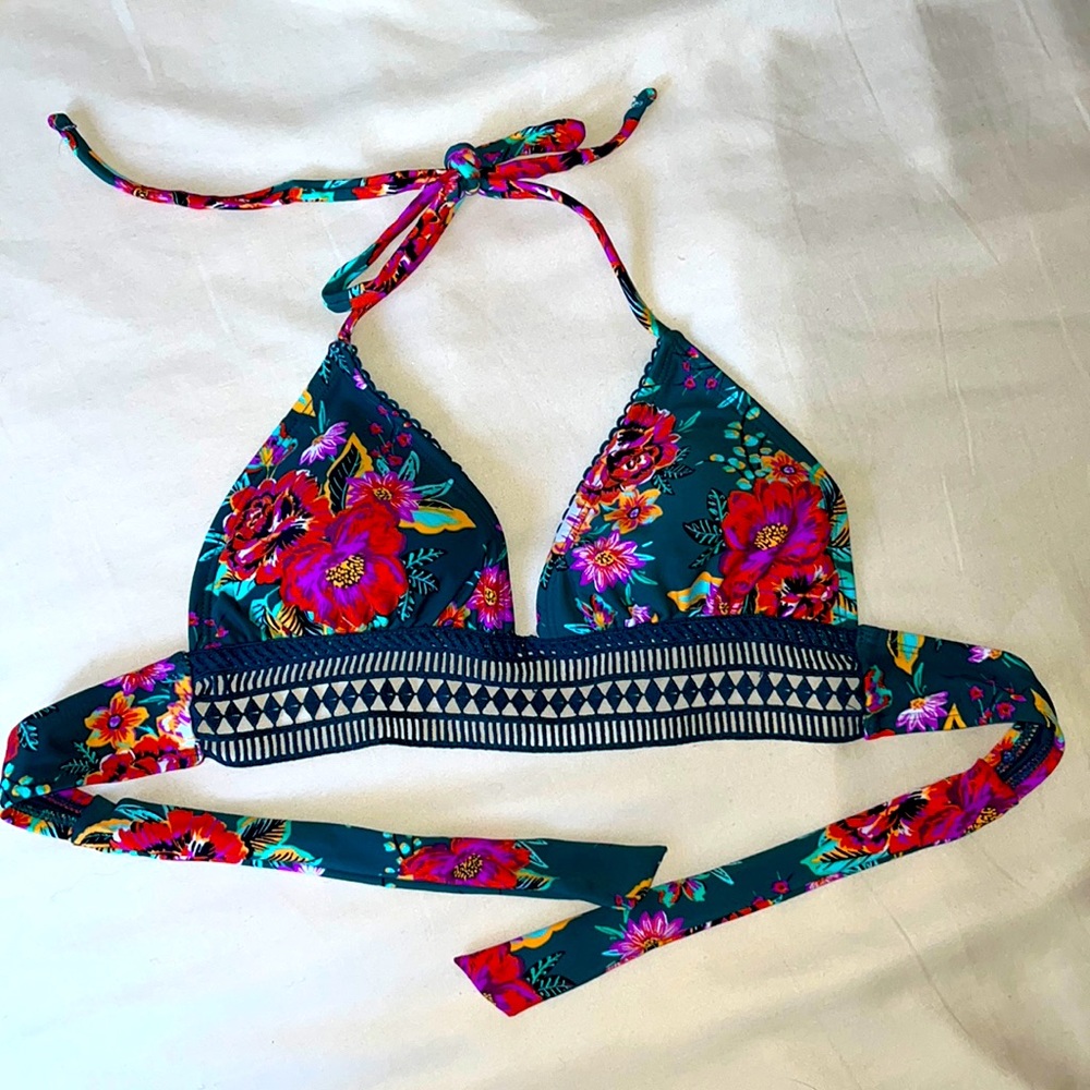 Bikini top by xhilaration. EUC